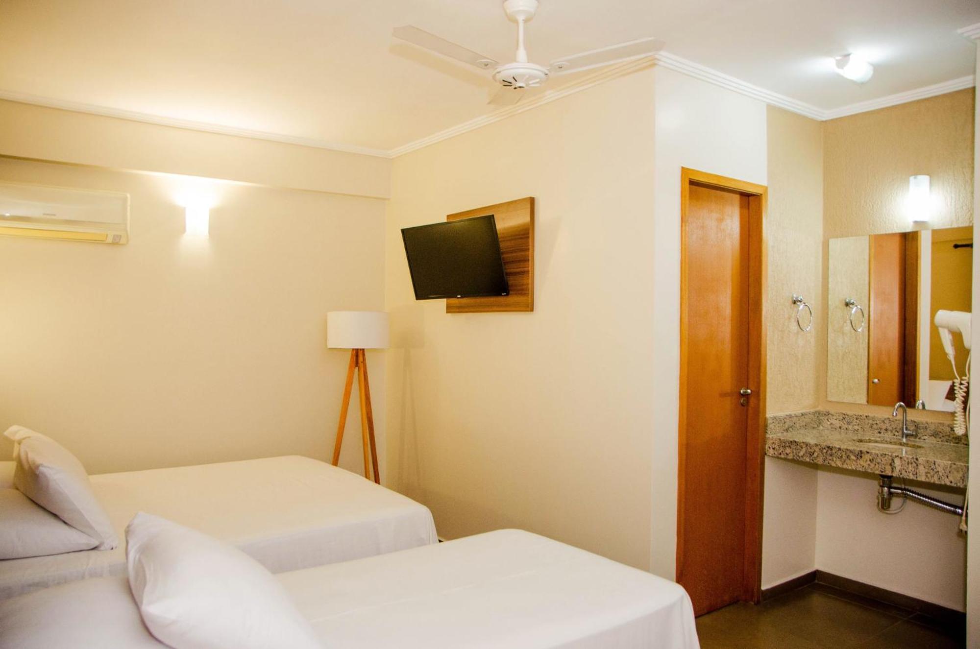 Hotel Ze Maria Pouso Alegre Bagian luar foto